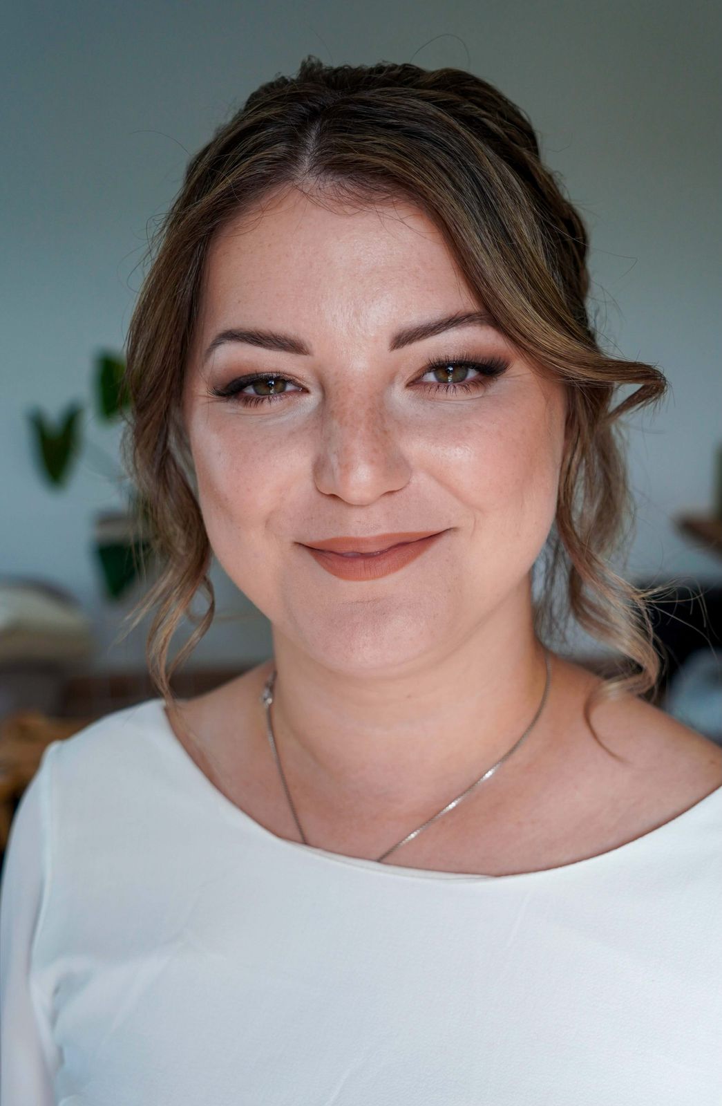 Langanhaltendes, natürliches Braut Make-up